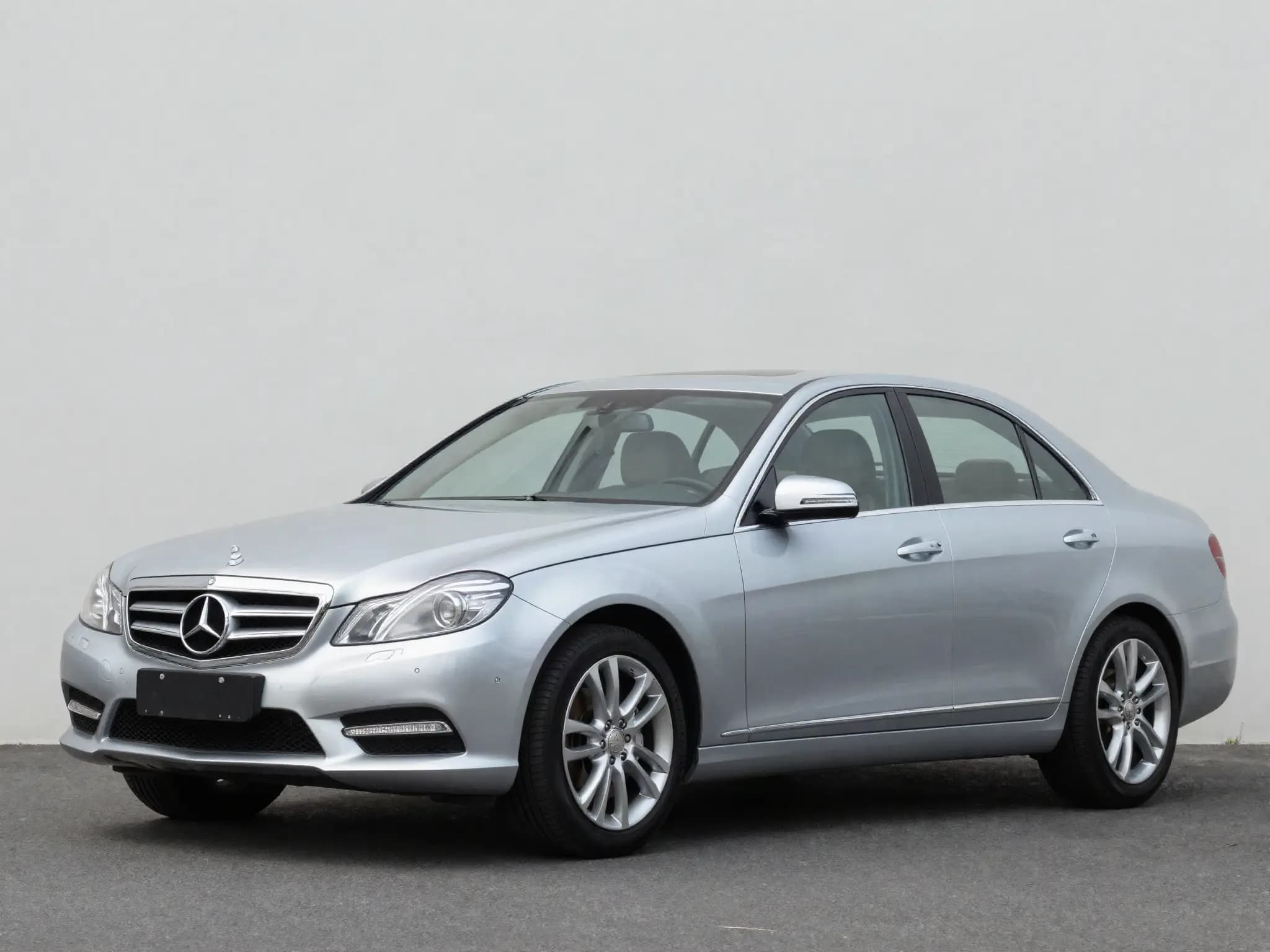 Mercedes-Benz E 220 CDI — 1/3