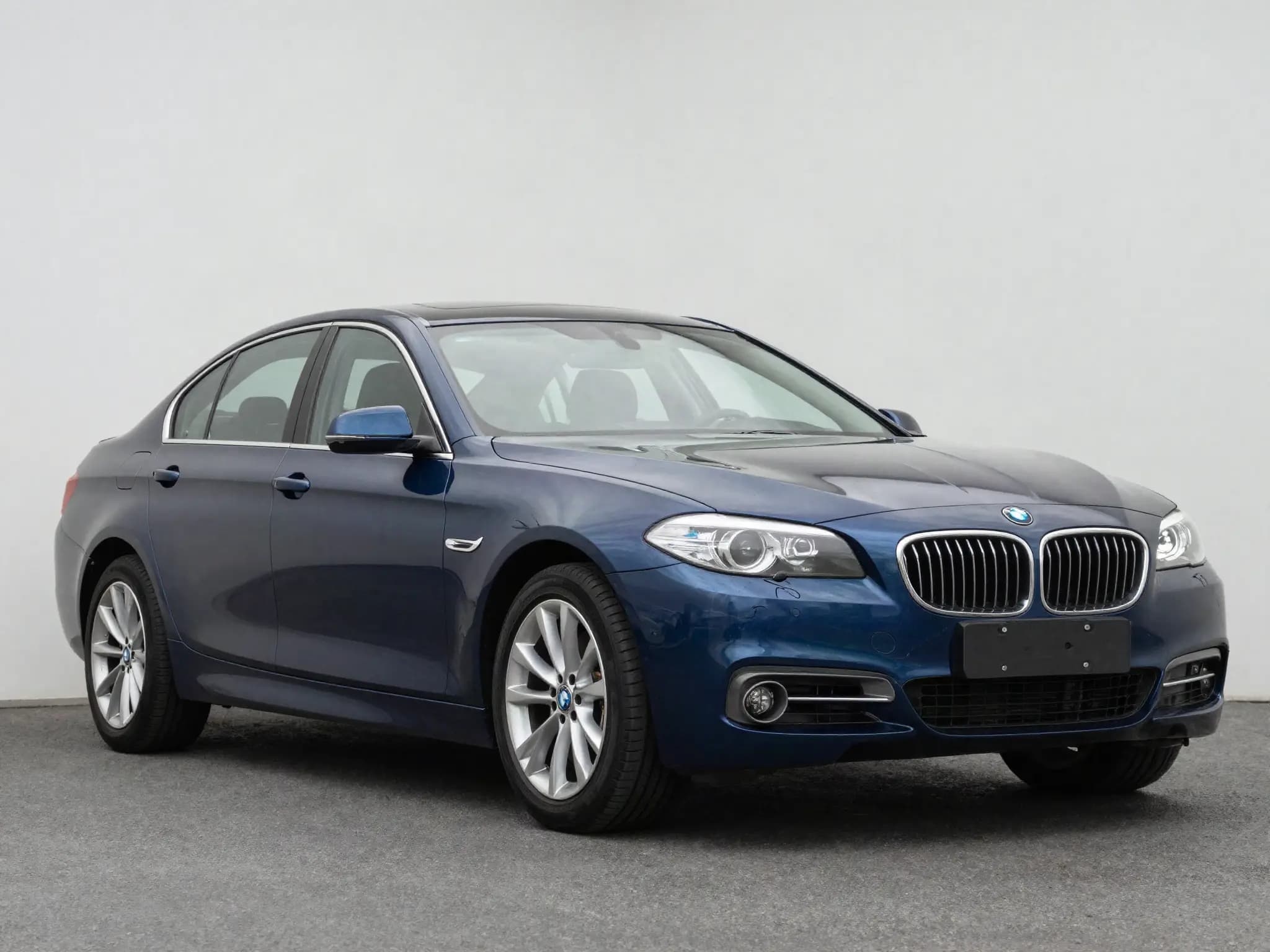 BMW 520d F10 — 1/3