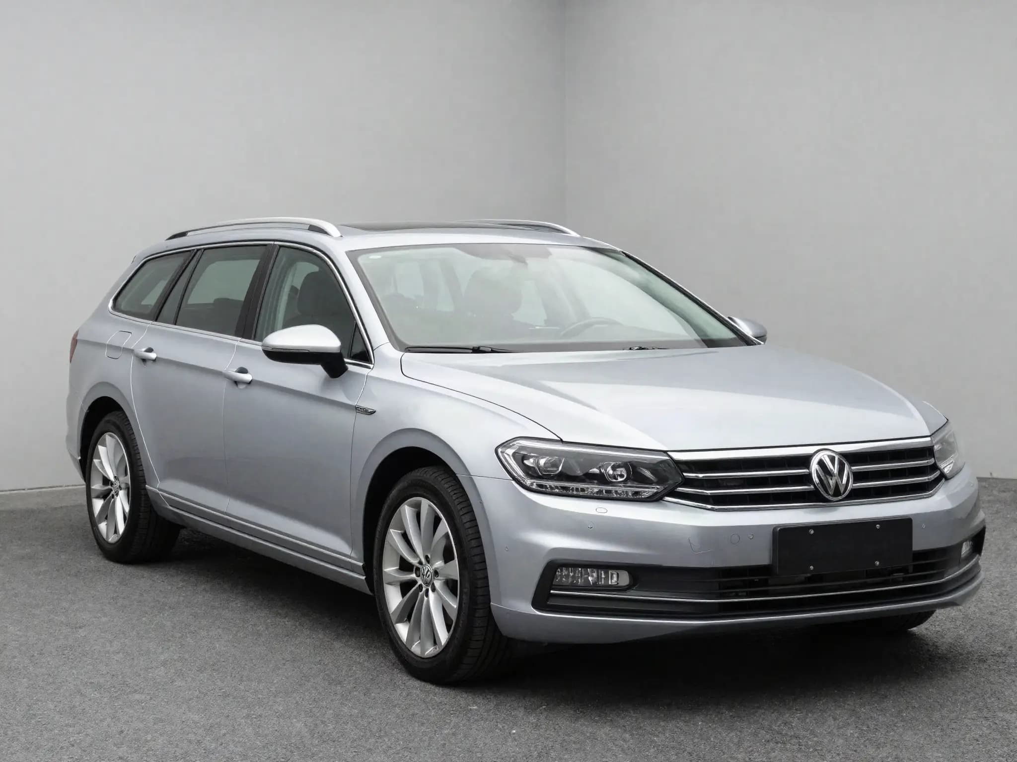 Volkswagen Passat 2.0 TDI — 1/3