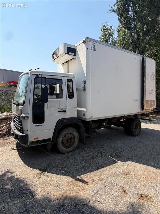 Volvo ладилник со линија за месо — 1/4